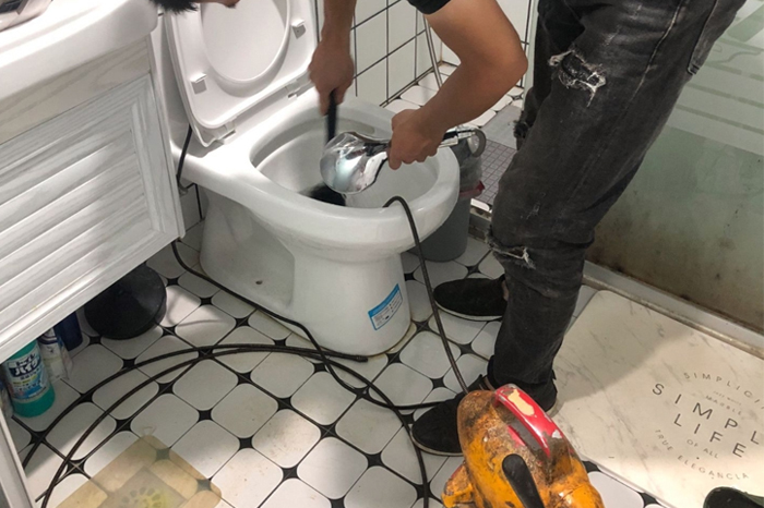 乌海马桶堵塞自己疏通还是找师傅？专业上门服务让你省时更省心